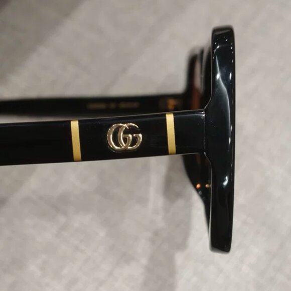 Gucci Oversized Square Sunglasses - Picture 4 of 6